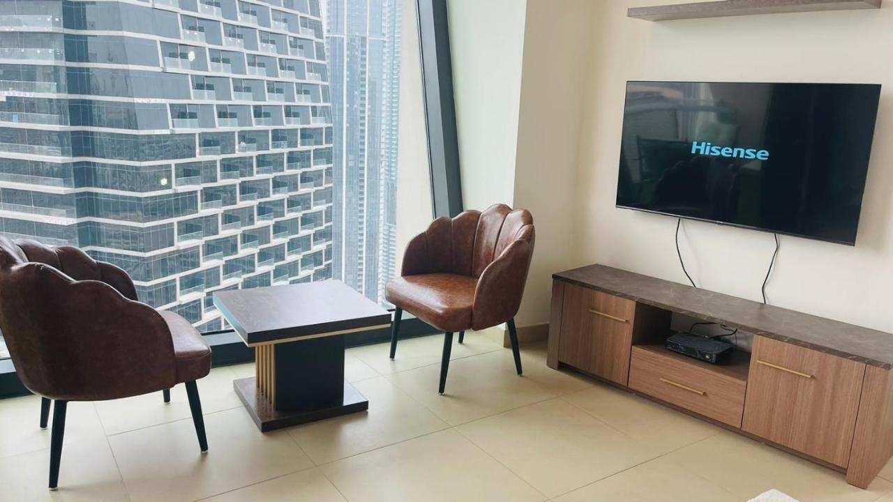 Amakin Burj Vista Tower 1 Апартаменти