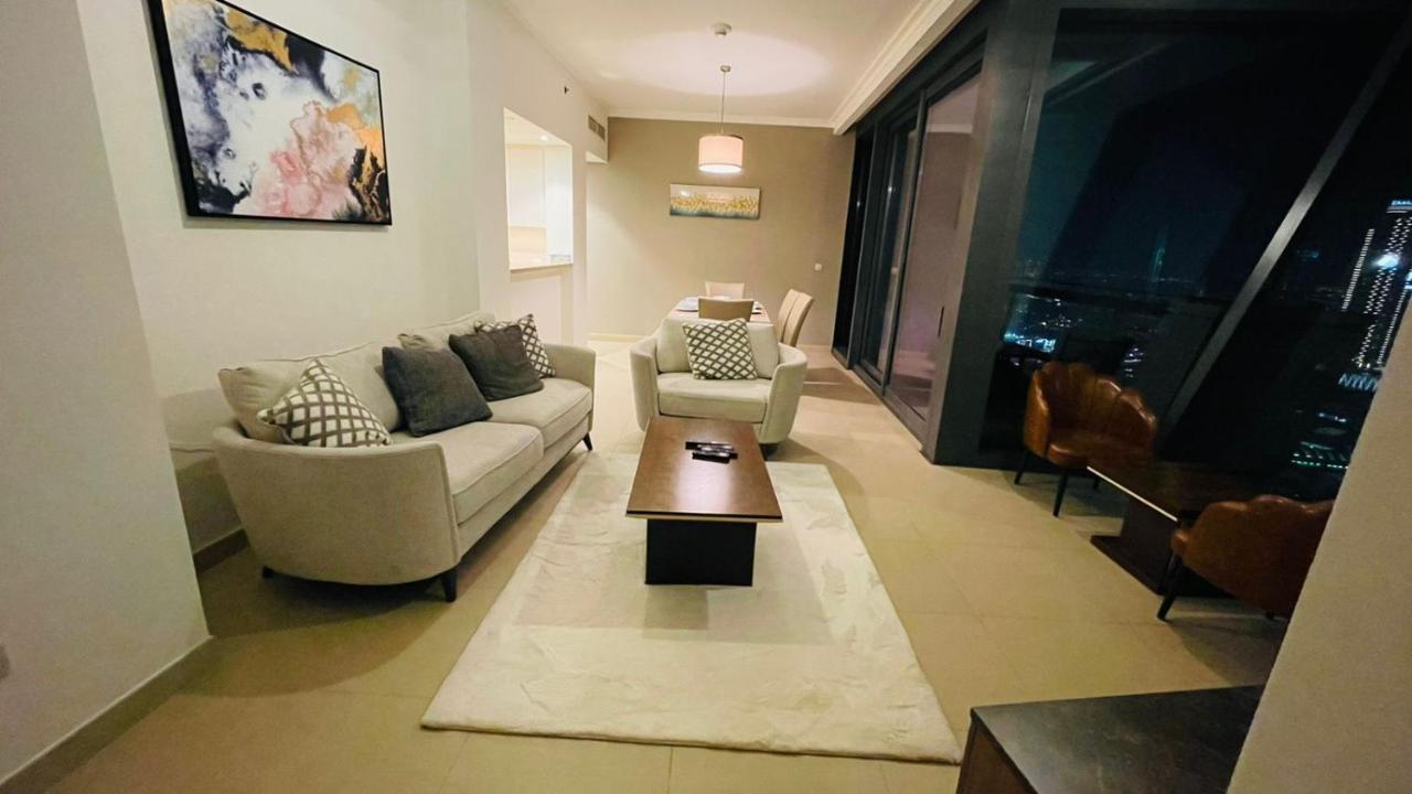 Amakin Burj Vista Tower 1 Апартаменти