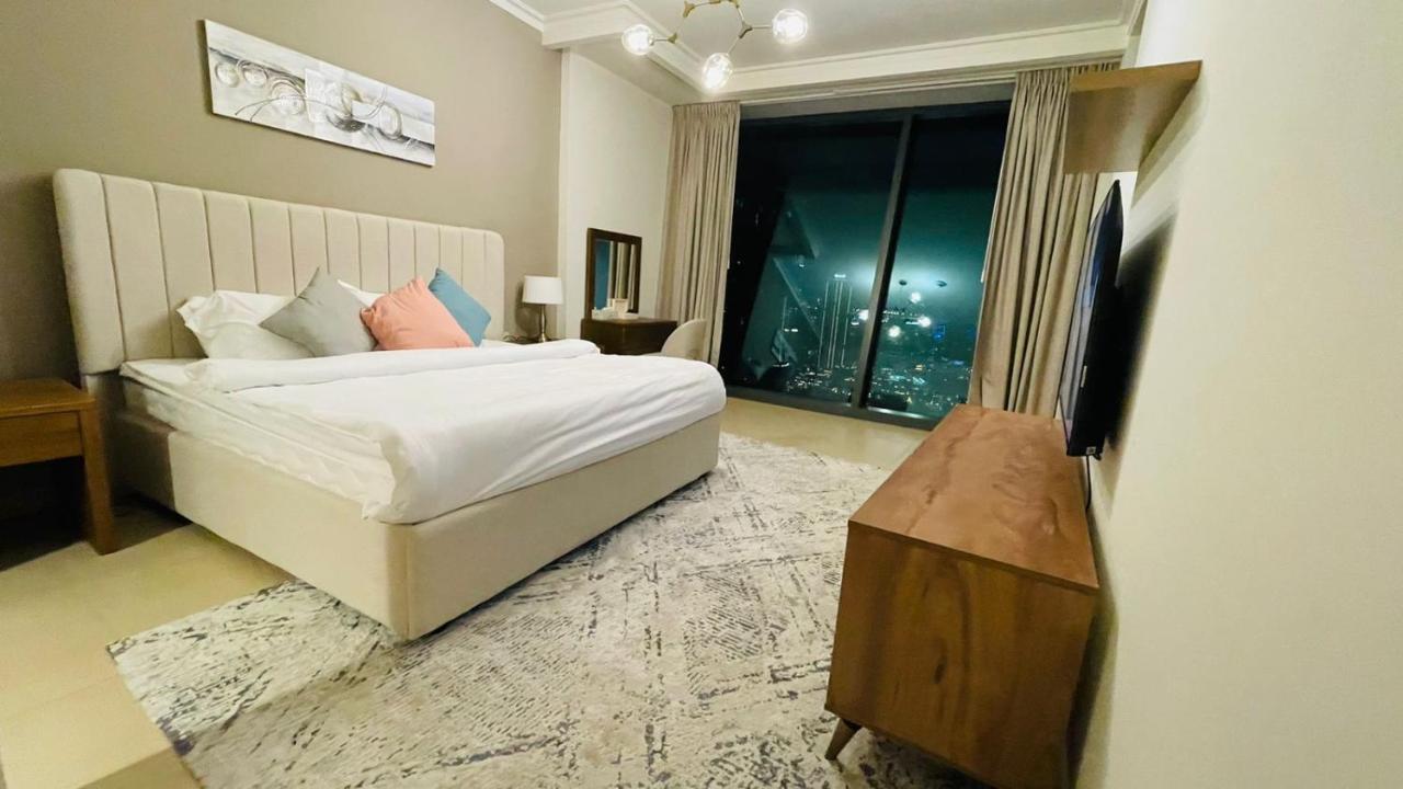 Amakin Burj Vista Tower 1 Апартаменти *