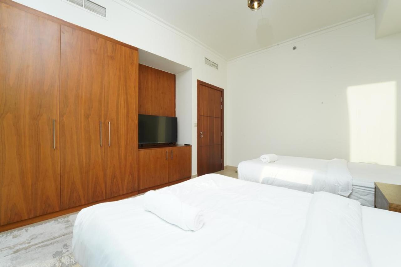 Amakin Burj Vista Tower 1 * Дубай