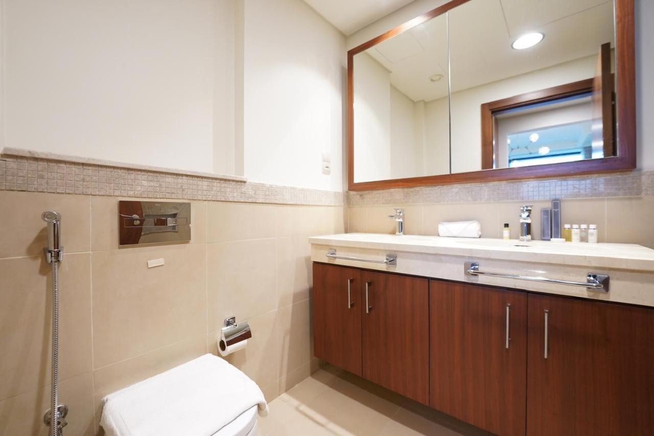 Amakin Burj Vista Tower 1 * Дубай
