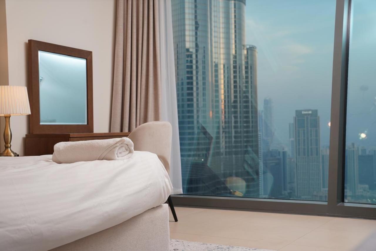 Amakin Burj Vista Tower 1 Апартаменти *